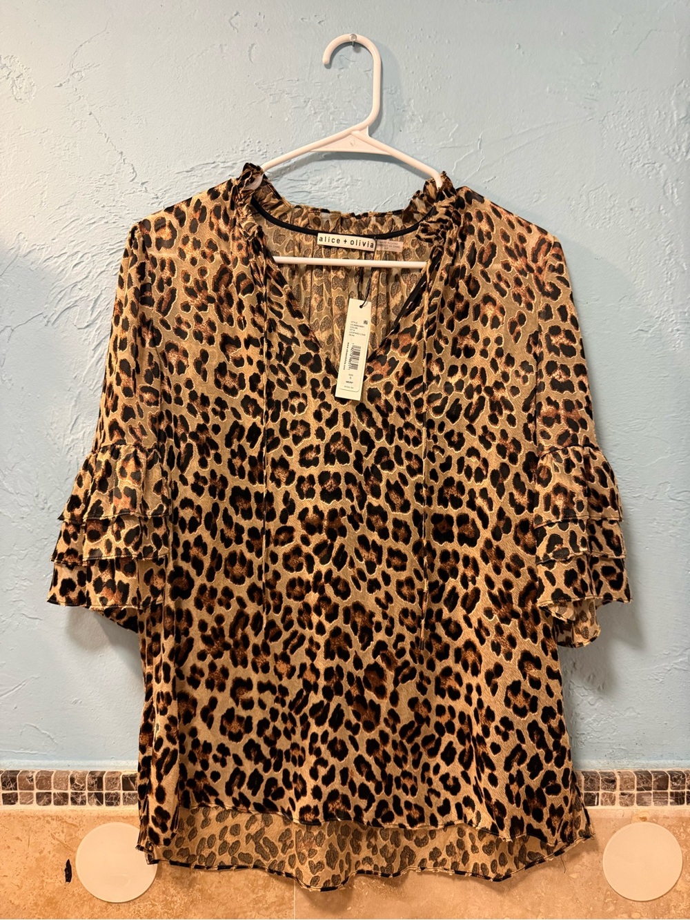 Alice + Olivia Leopard Ruffle Sleeve V-Neck Blouse - Tan & Black